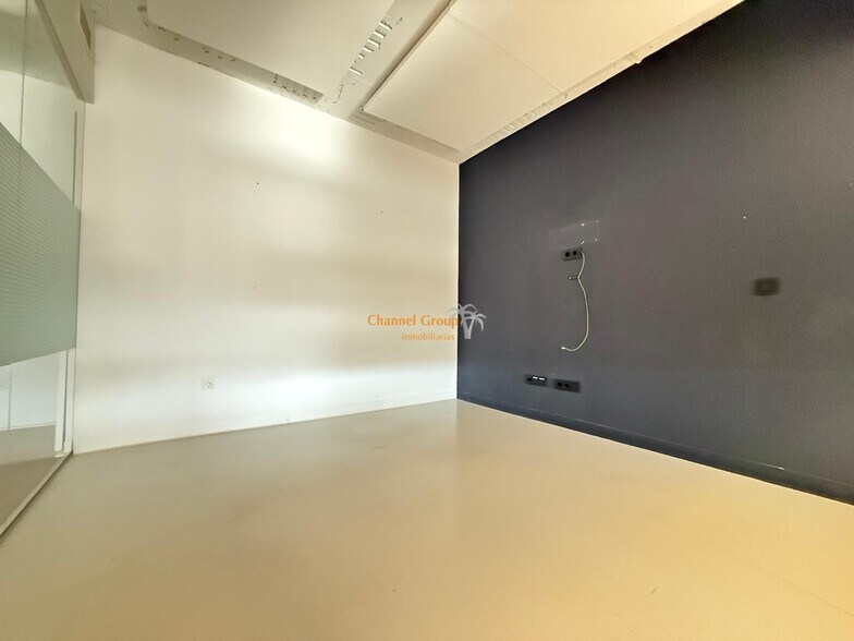 Office in Alicante for lease - Building Photo - Image 3 of 6