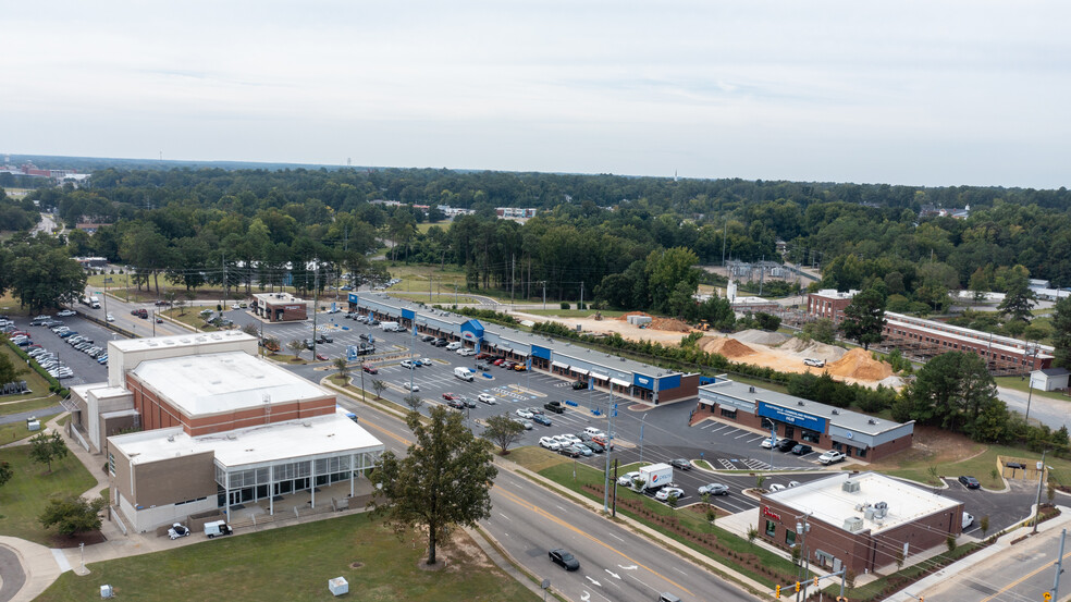 1047 Murchison Rd, Fayetteville, NC for lease - Building Photo - Image 2 of 14