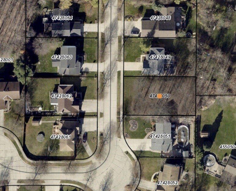 7075 Anthony Ln, Parma Heights, OH 44130