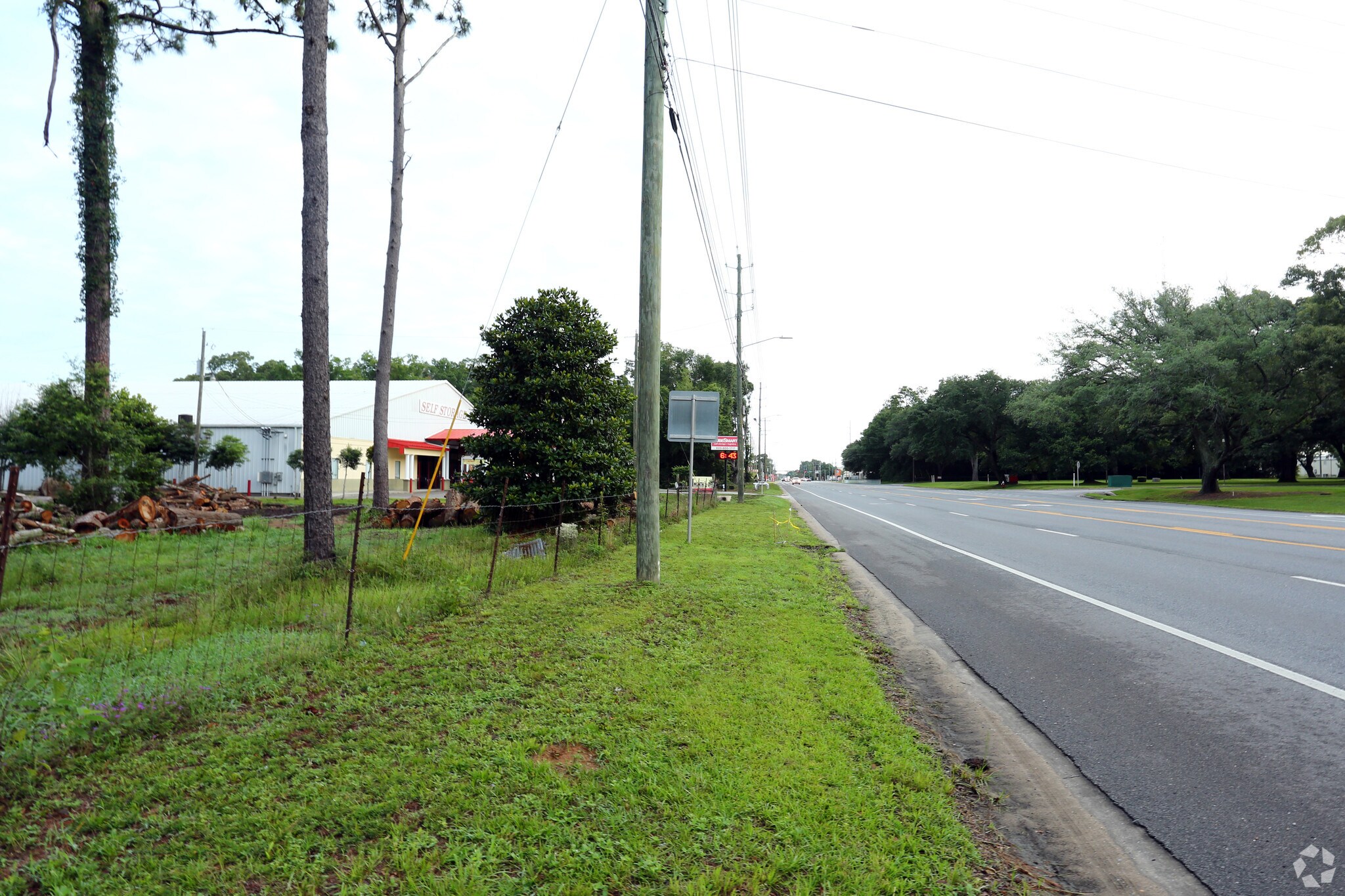 9235 Pine Forest Rd, Pensacola, FL 32534 Next to Dunkin Donuts Lot1