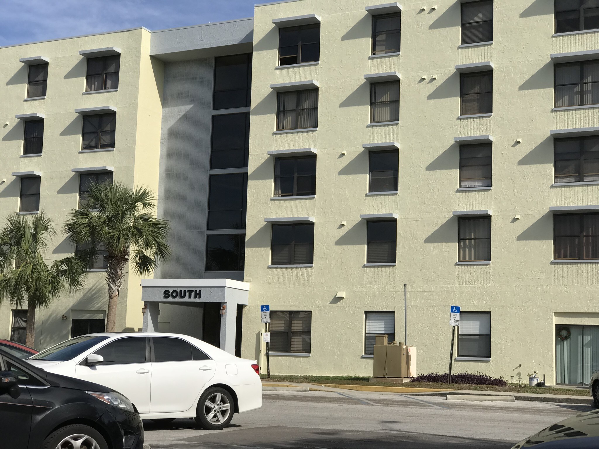 Lakeside Crossing 9 condo apts Clearwater, FL for Sale