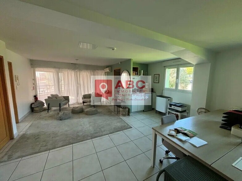 Flex in Saint-Aunès for sale - Interior Photo - Image 2 of 4