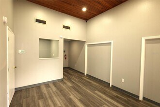 7008 Jason Dr, Zephyrhills, FL for lease Interior Photo- Image 1 of 5