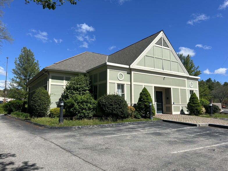 701 Church St, Whitinsville, MA for lease - Building Photo - Image 1 of 4