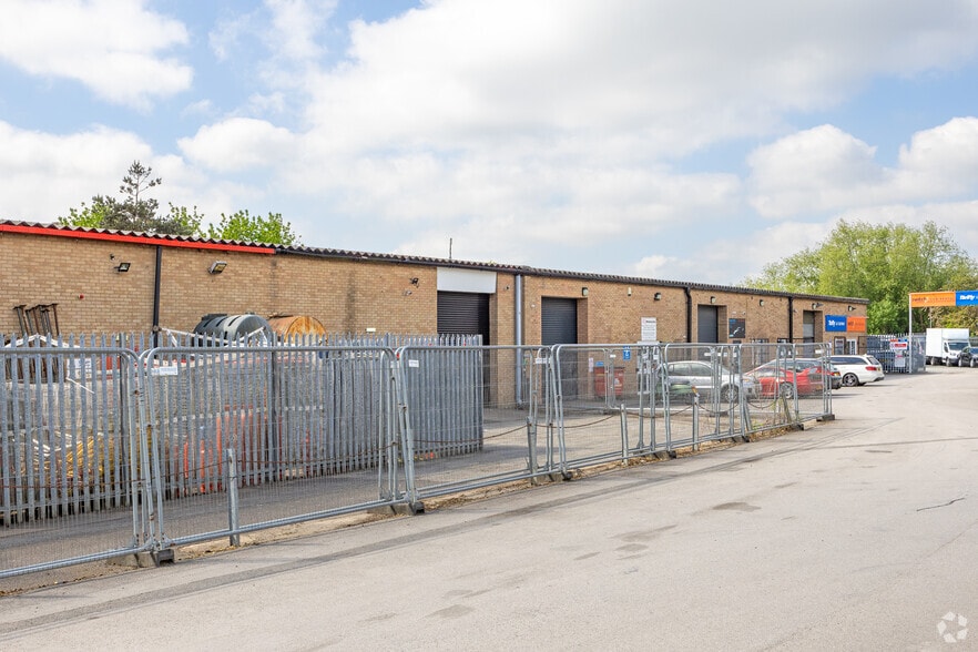 1-9 Chieftain Way, Lincoln for lease - Building Photo - Image 2 of 6