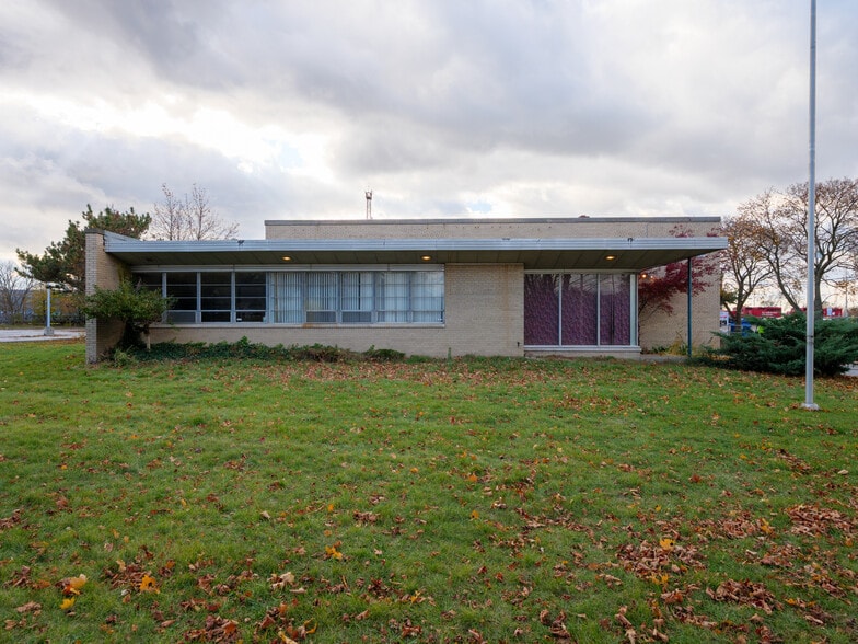 1415 Janette Av, Windsor, ON for sale - Building Photo - Image 3 of 43