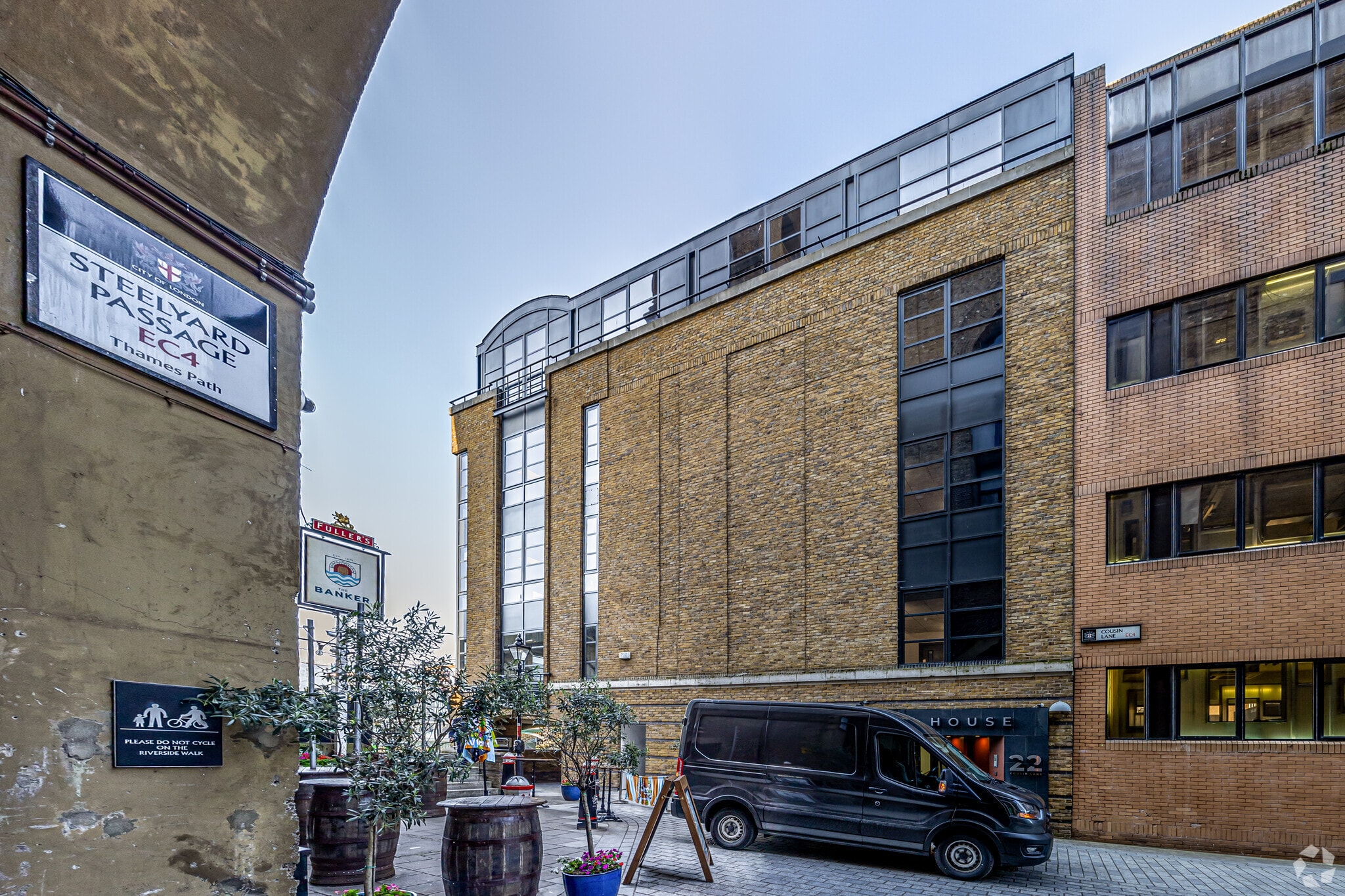 22 Cousin Ln, London for sale Primary Photo- Image 1 of 22