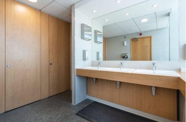 97-109 Uxbridge Rd, London for lease - Building Photo - Image 2 of 5