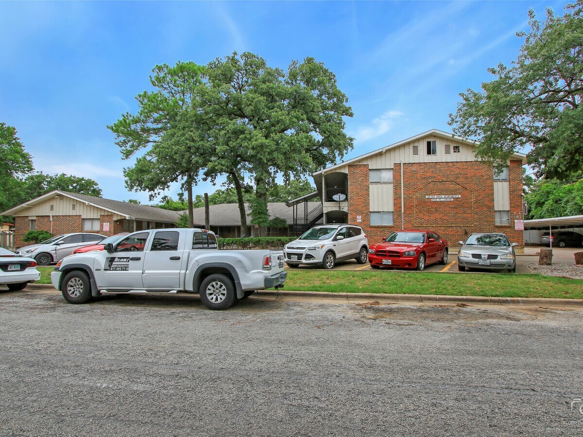 5005 NE Loraine St, Haltom City, TX 76117