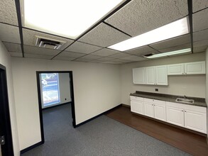 33150 Schoolcraft Rd, Livonia, MI for lease Interior Photo- Image 2 of 5