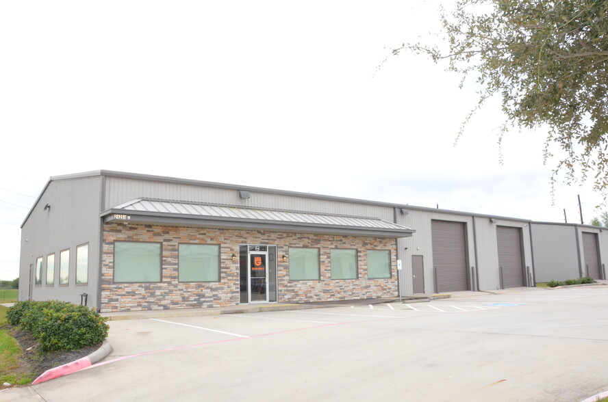 21251 FM 529 Rd, Cypress, TX for lease - Building Photo - Image 2 of 17