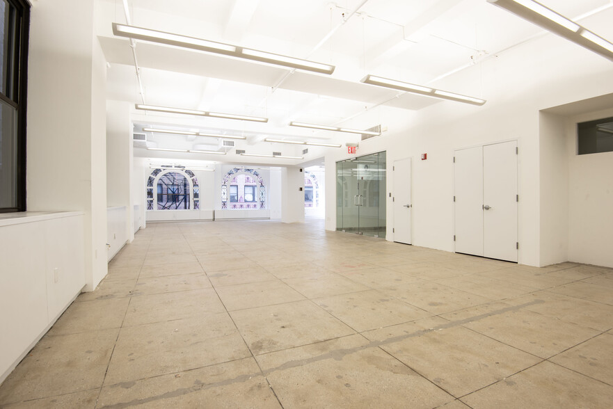 37 W 39th St, New York, NY for lease - Interior Photo - Image 3 of 12