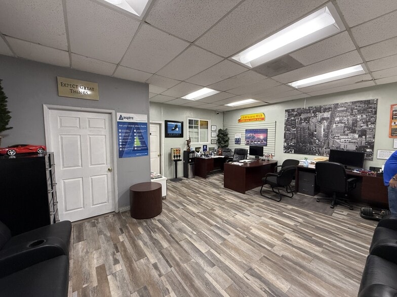 10548 Victory Blvd, North Hollywood, CA for sale - Building Photo - Image 2 of 8