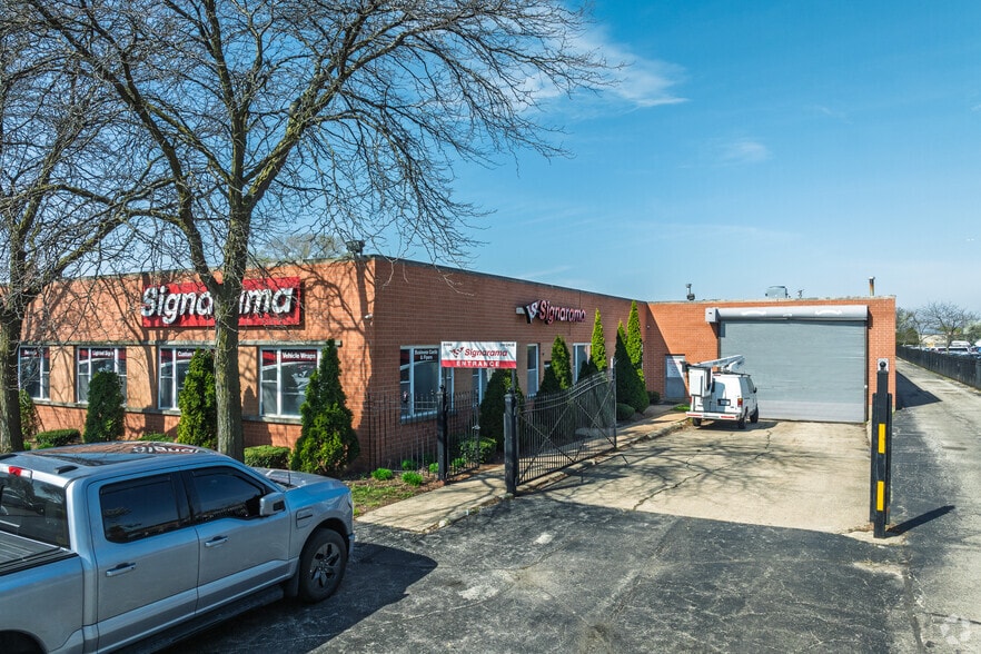 8080-8088 McCormick Blvd, Skokie, IL for lease - Primary Photo - Image 1 of 4
