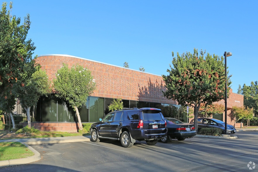 7475 N 1st St, Fresno, CA for sale - Building Photo - Image 3 of 8