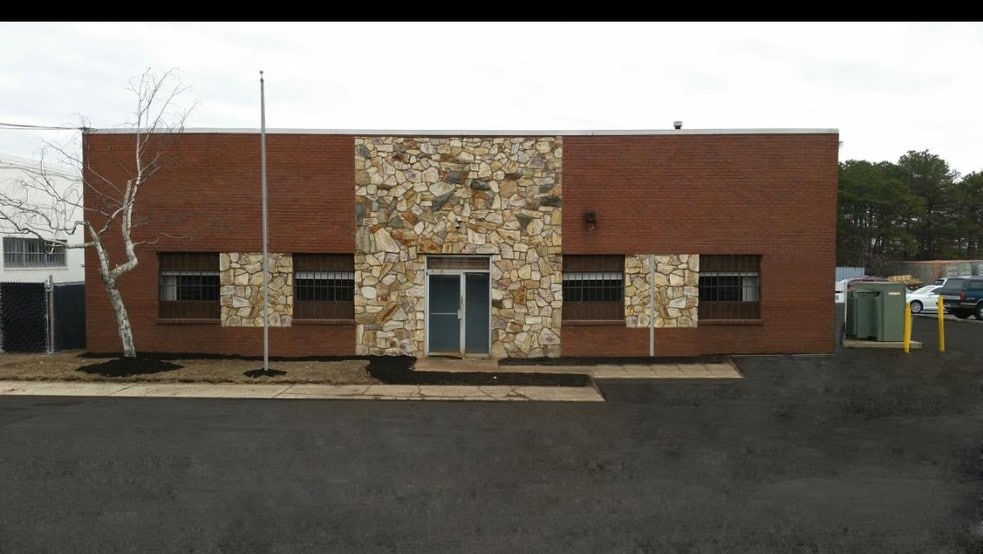 1605 Sycamore Ave, Bohemia, NY for lease - Building Photo - Image 2 of 2