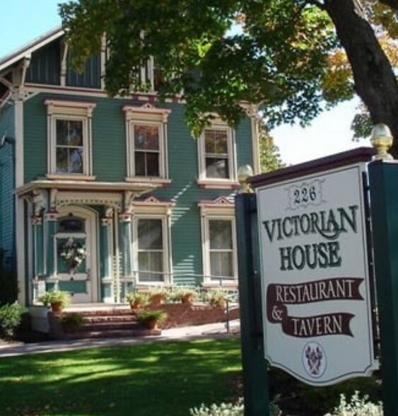 226 Maple Ave, Cheshire, CT for sale - Primary Photo - Image 1 of 1