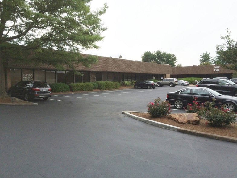 6825 Jimmy Carter Blvd, Norcross, GA for lease - Building Photo - Image 1 of 12