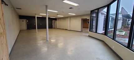 960-990 Commercial St SE, Salem, OR for lease Interior Photo- Image 1 of 10