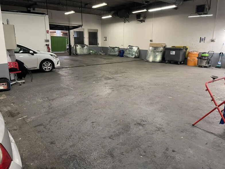 Flex in Courbevoie for lease - Building Photo - Image 3 of 6