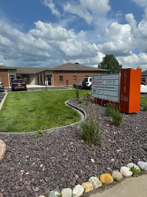 618 Cepi Dr, Chesterfield, MO for sale Primary Photo- Image 1 of 8