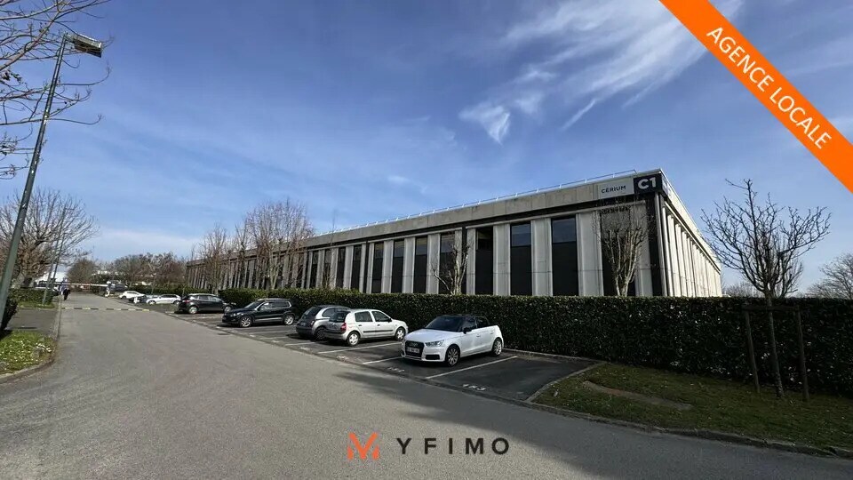 Office in Cergy for lease - Building Photo - Image 2 of 15