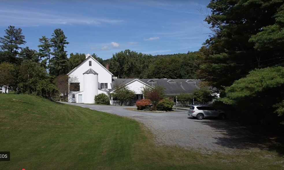 910 Cold Spring Rd, Williamstown, MA for sale - Building Photo - Image 2 of 26