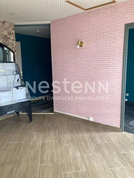 Retail in Vannes for lease - Interior Photo - Image 3 of 5