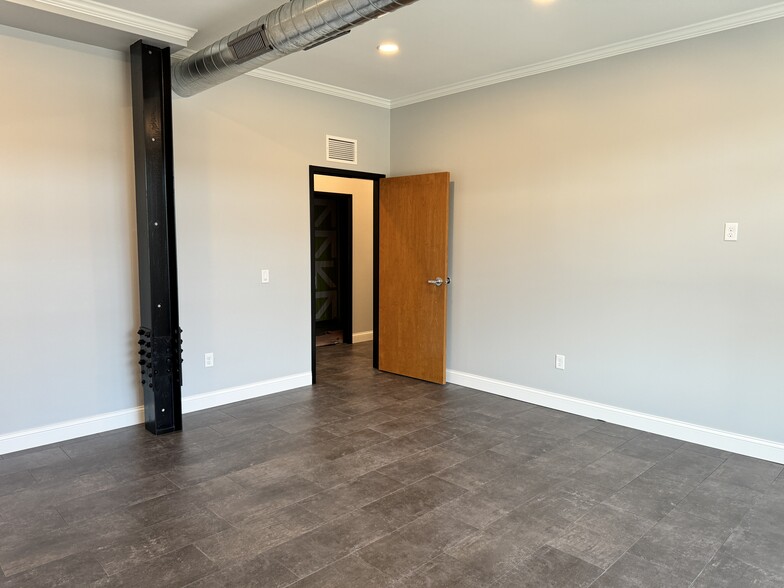 225 S Main St, Royal Oak, MI for lease - Interior Photo - Image 3 of 16