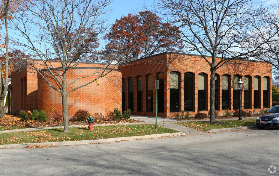 120 E Scranton Rd, Lake Bluff, IL for sale - Building Photo - Image 3 of 5