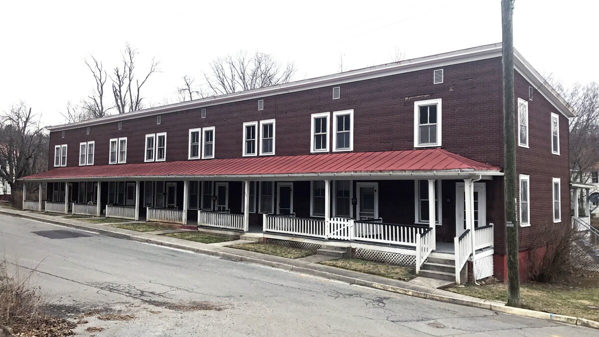 708 Brussels Ave, Clifton VA 24422