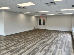 99 W Hawthorne Ave, Valley Stream, NY for lease Building Photo- Image 2 of 3