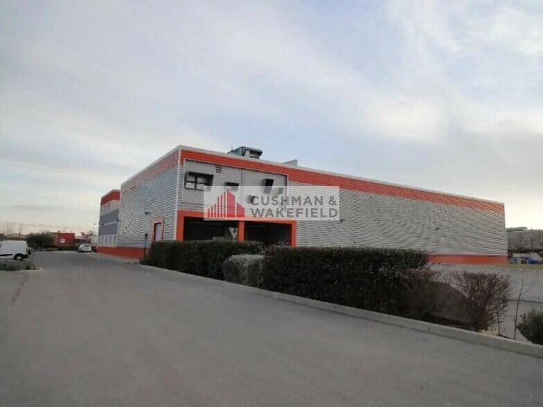 Flex in Lunel for lease - Building Photo - Image 3 of 3