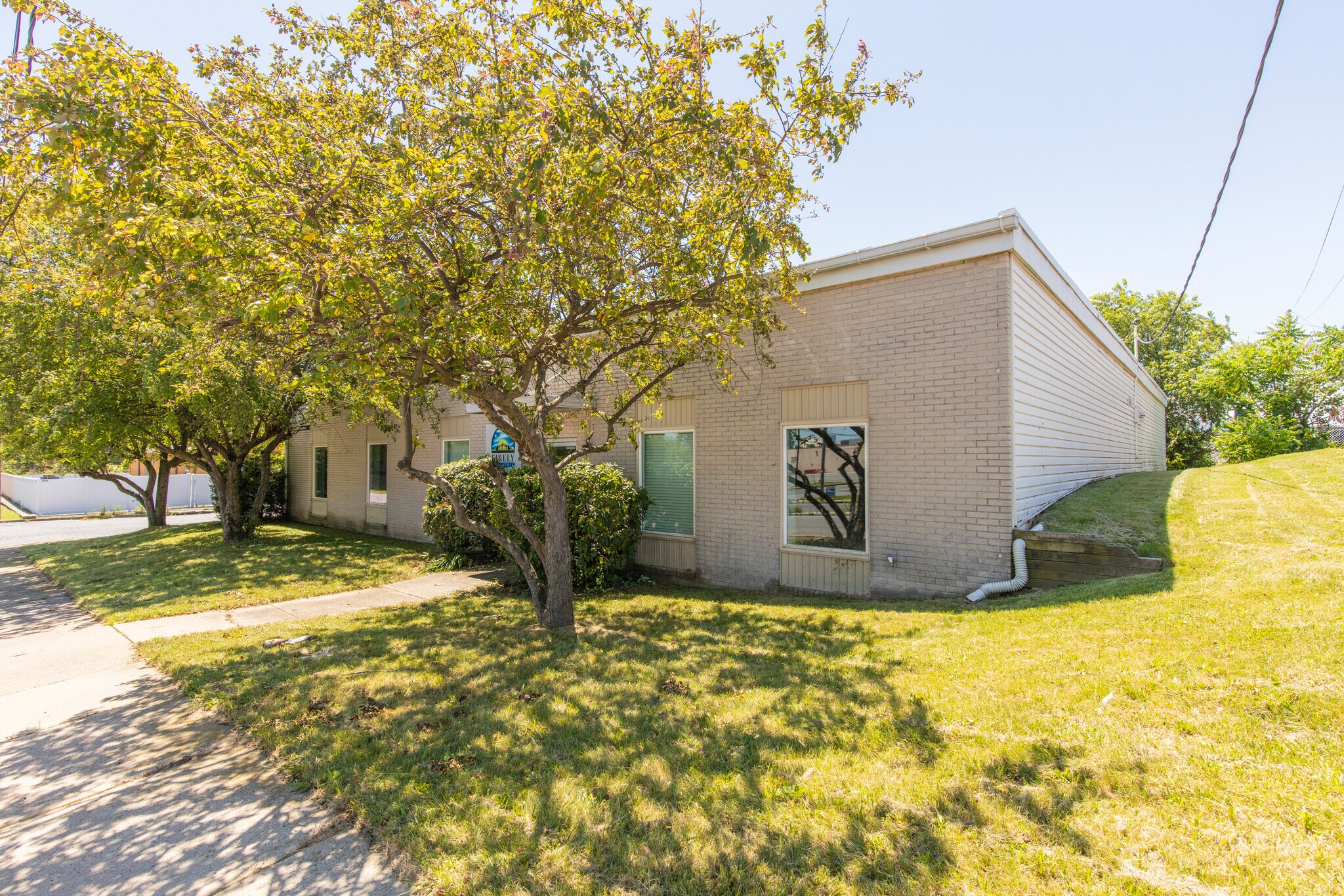 2402 Sunshine Rd, Allentown, PA 18103 Office for Lease