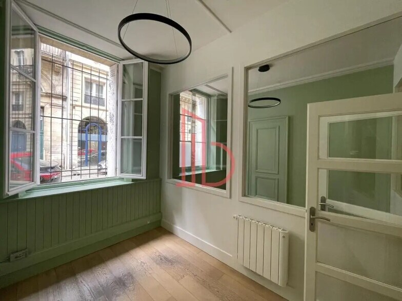 Office in Bordeaux for sale - Interior Photo - Image 2 of 8