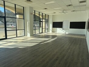 1585 E Broad St, Mansfield, TX for lease Interior Photo- Image 2 of 12