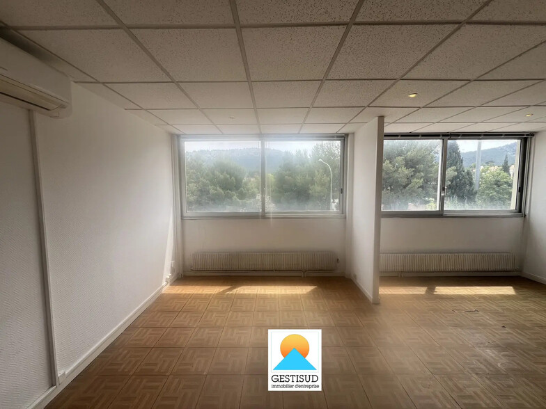 Office in La Penne-sur-Huveaune for lease - Interior Photo - Image 3 of 5