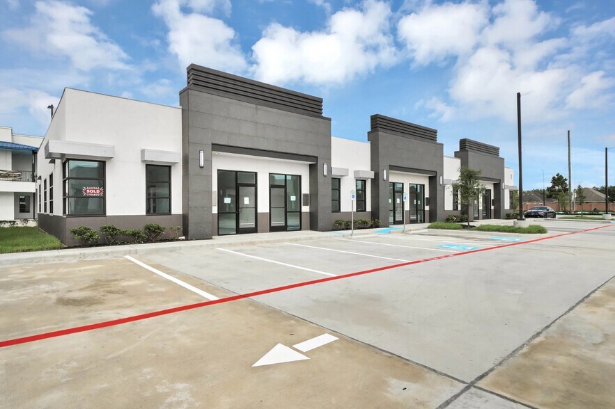 12280 Broadway St, Pearland, TX for lease - Building Photo - Image 1 of 21
