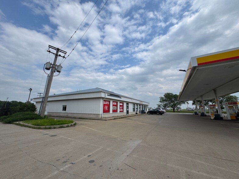510 W Cemetary Ave, Chenoa, IL for lease - Building Photo - Image 3 of 5