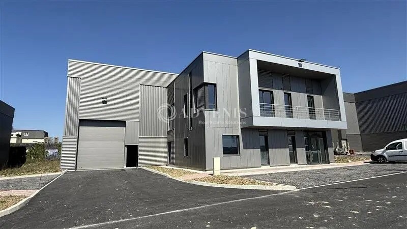 Flex in Courtry for lease - Building Photo - Image 1 of 9