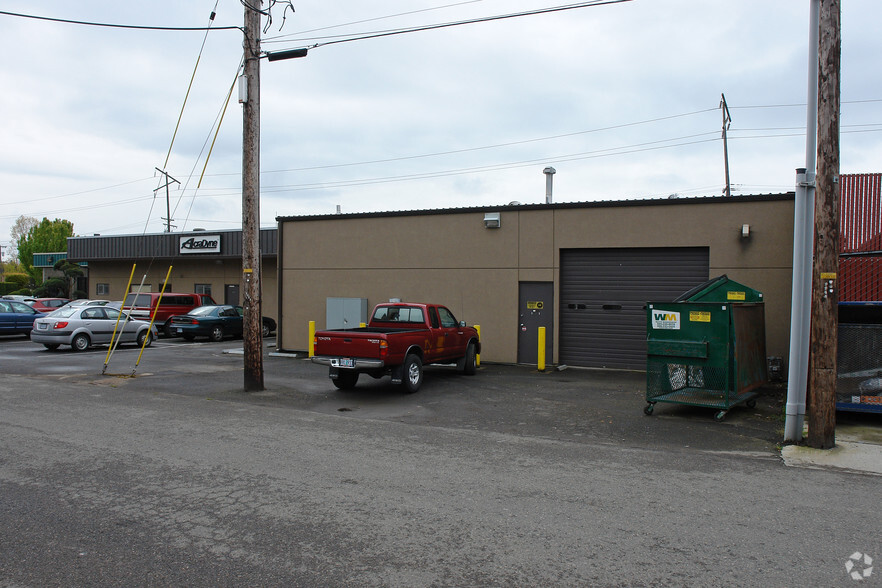 9952 SE Oak St, Portland, OR for sale - Building Photo - Image 3 of 4