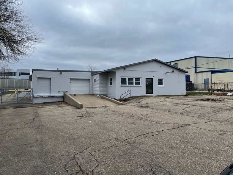 905 Jonathon Dr, Madison, WI for lease - Building Photo - Image 1 of 3