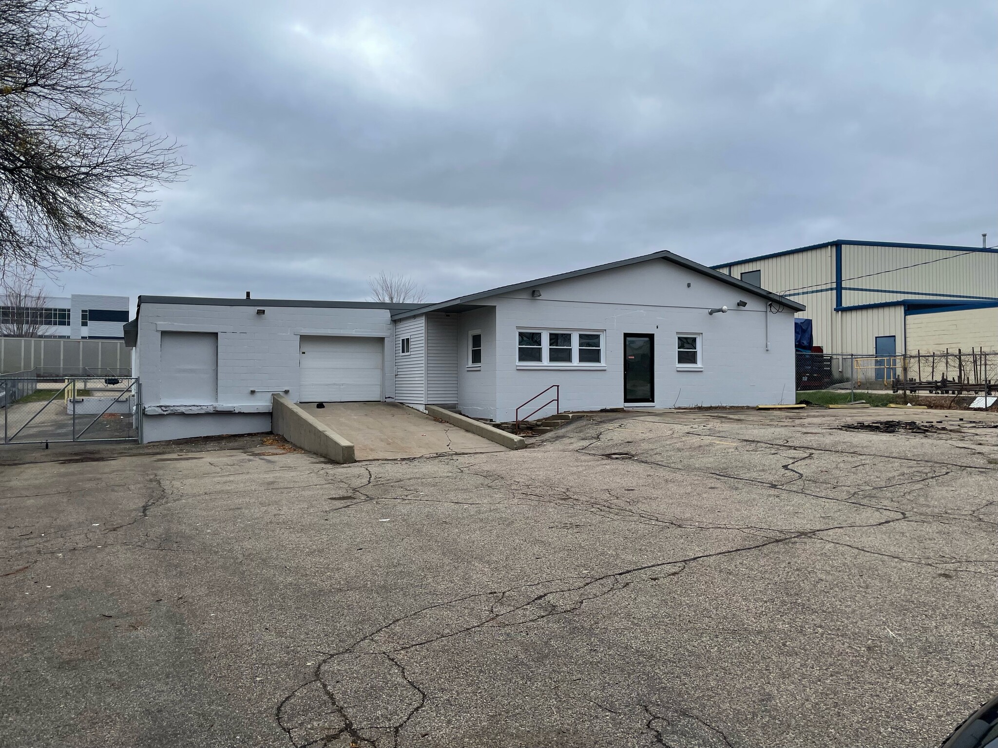 905 Jonathon Dr, Madison, WI for lease Building Photo- Image 1 of 4