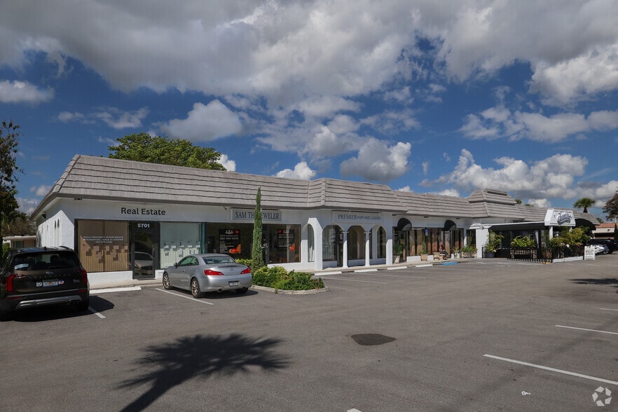 5701 N Federal Hwy, Boca Raton, FL for lease - Primary Photo - Image 2 of 3