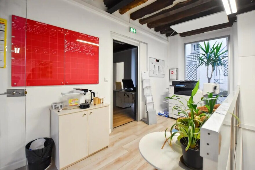 Office in Paris for lease - Building Photo - Image 3 of 6