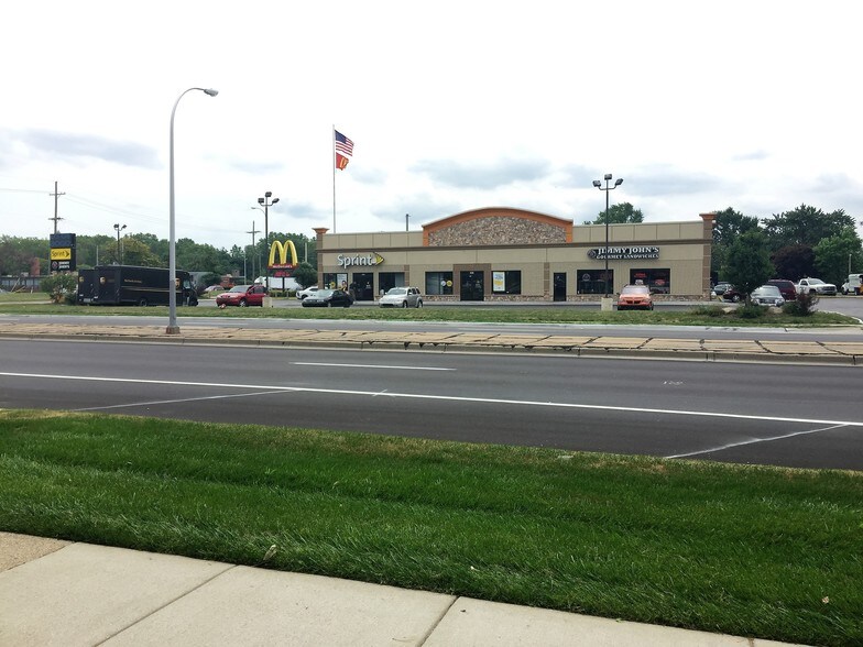 5858-5882 E 12 Mile Rd, Warren, MI for sale - Primary Photo - Image 1 of 1