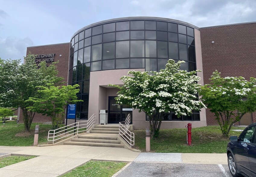 200 Arh Ln, Low Moor, VA for sale - Building Photo - Image 1 of 26