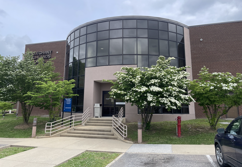 200 Arh Ln Suite 103 ln, Low Moor, VA for sale - Primary Photo - Image 1 of 3