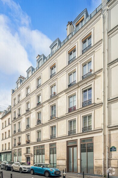 in Paris for sale - Primary Photo - Image 1 of 1