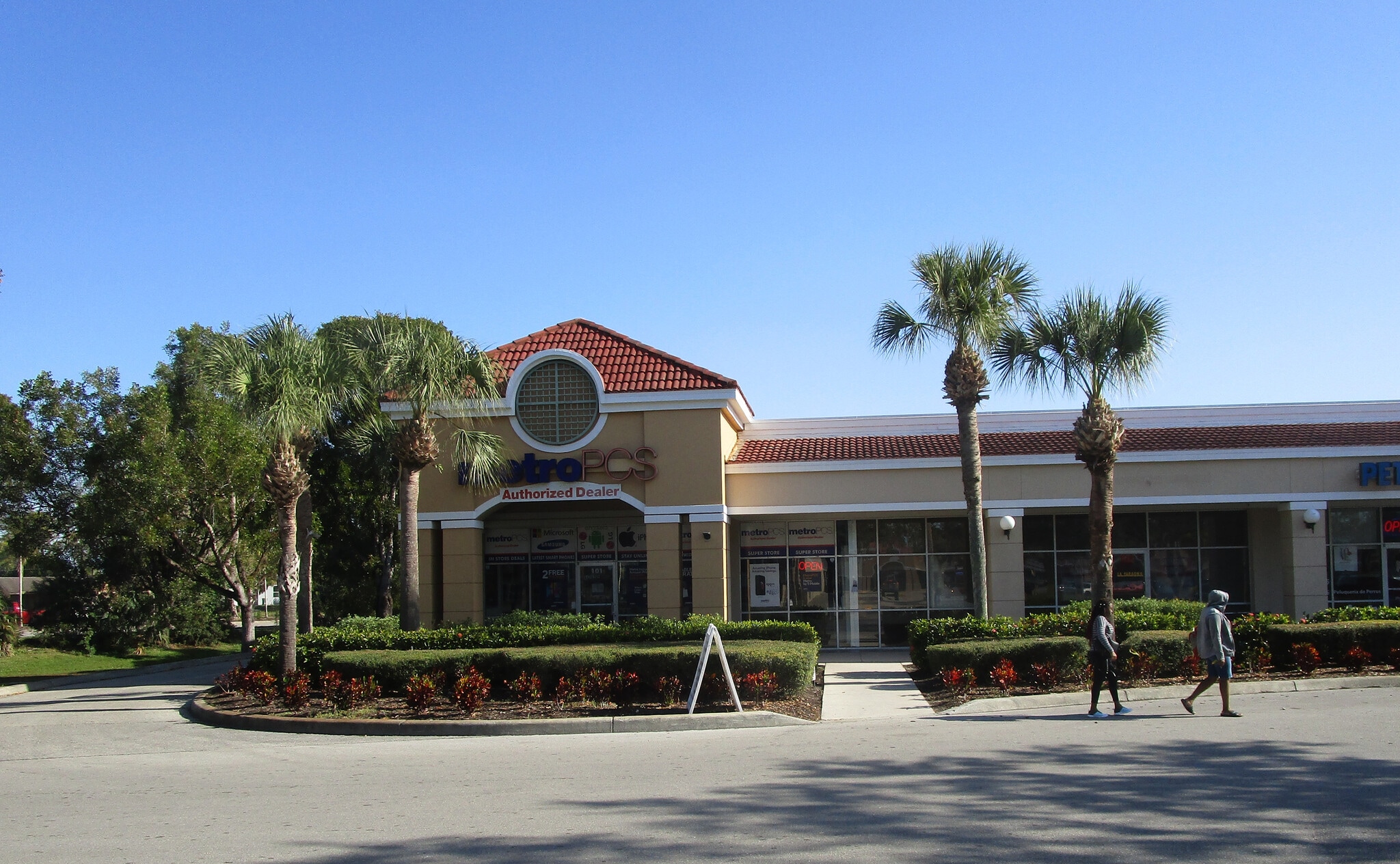49534995 Golden Gate Pky, Naples, FL 34116 Parkway Plaza